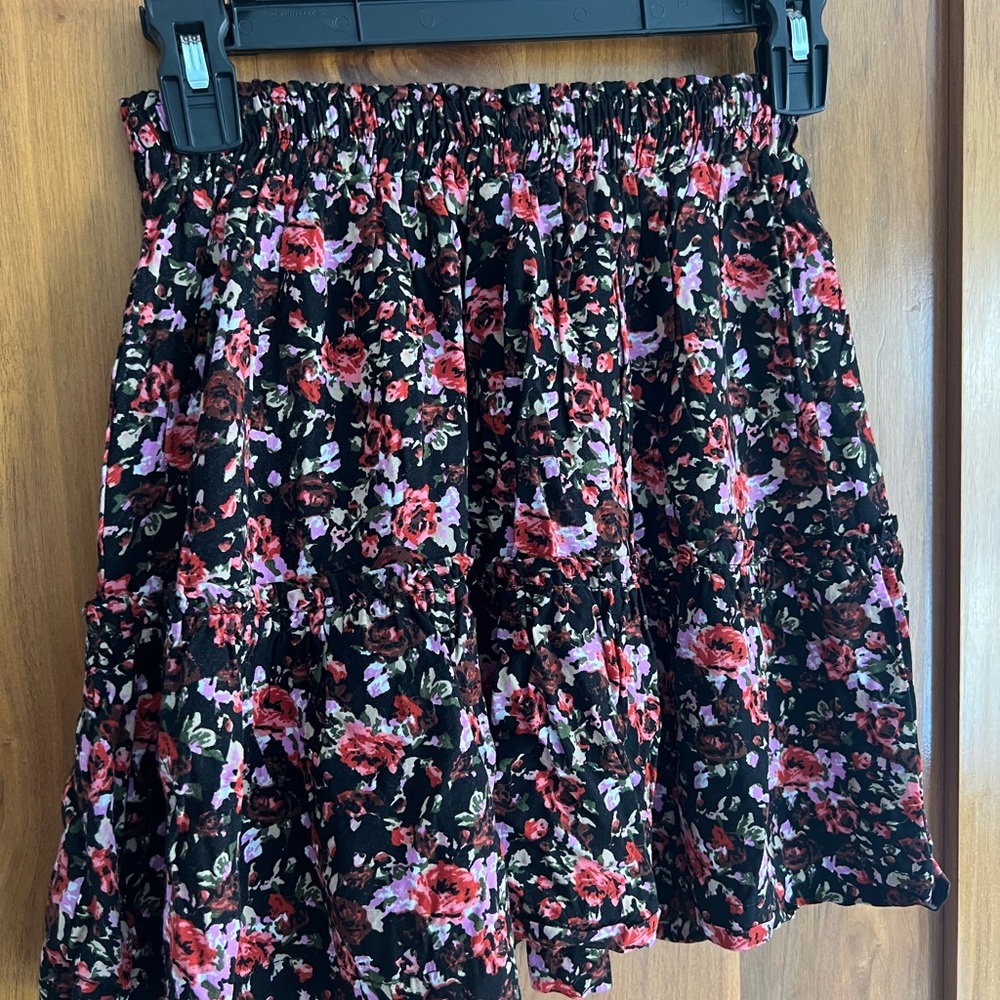 Elegant Floral Mini Skirt - Black and Pink